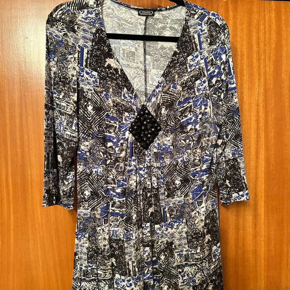 Black, Blue and White Graphic 3/4 Sleeve Top with fun beaded detail. Size XL